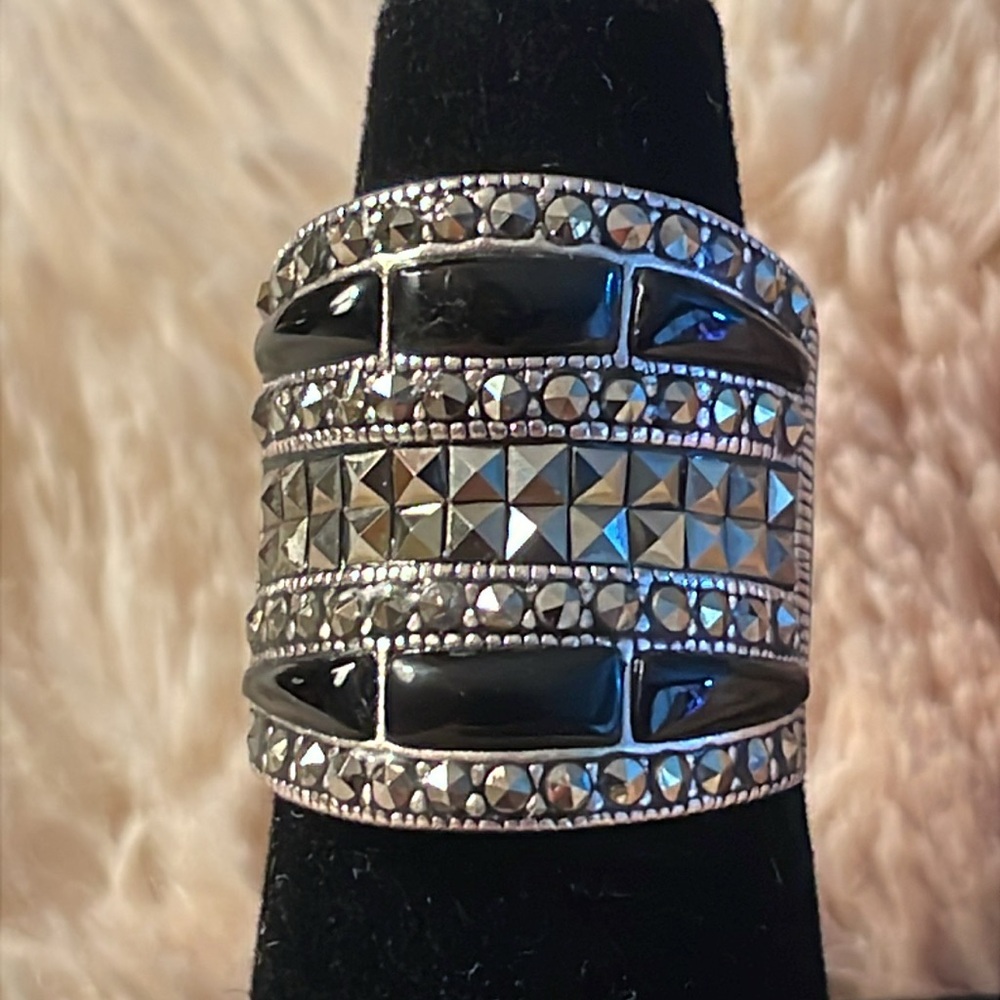 Grace & Heart Garbo Ring - Picture 2 of 6